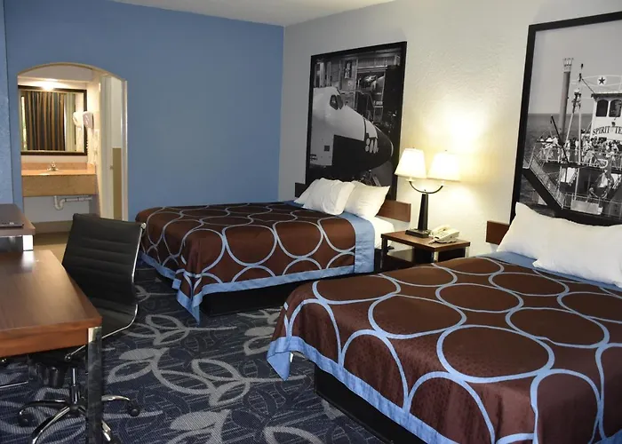 Super 8 By Wyndham Houston Hobby Airport South