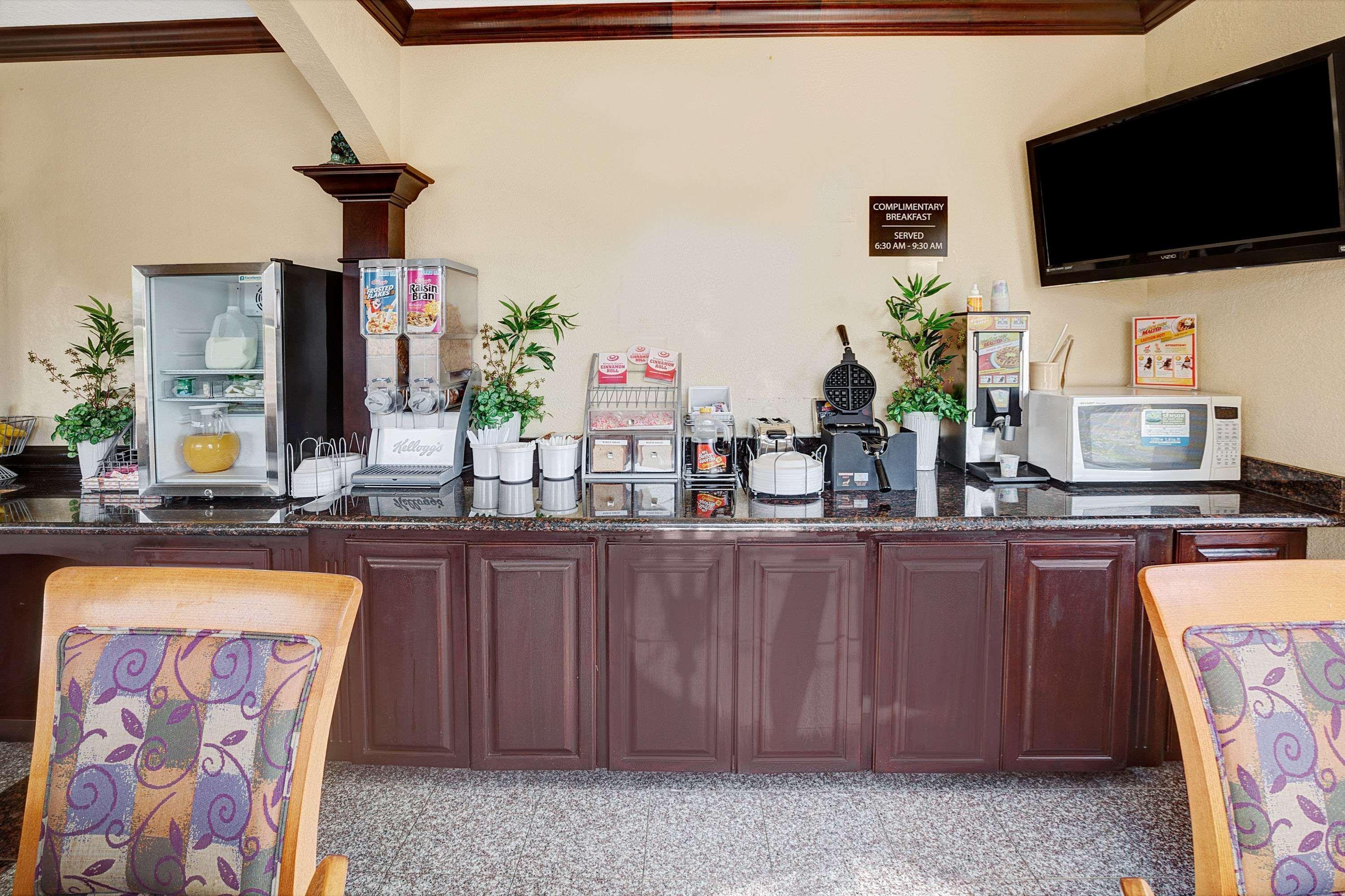 Super 8 By Wyndham Hobby Airport South Houston
