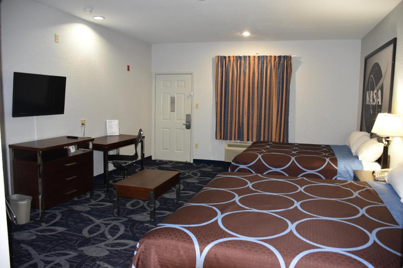 Super 8 By Wyndham Hobby Airport South